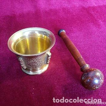 Antig&uuml;edades: Peque&ntilde;o almirez de bronce con mano de madera. - Foto 2