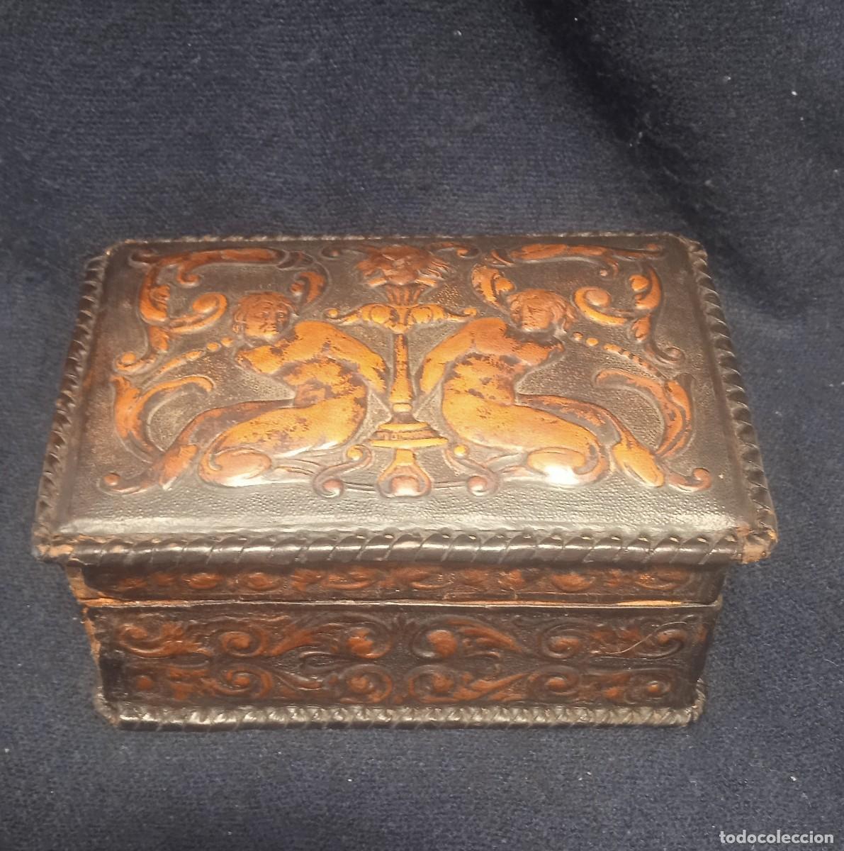 Antig&uuml;edades: Caja madera y cuero repujado. - Foto 5