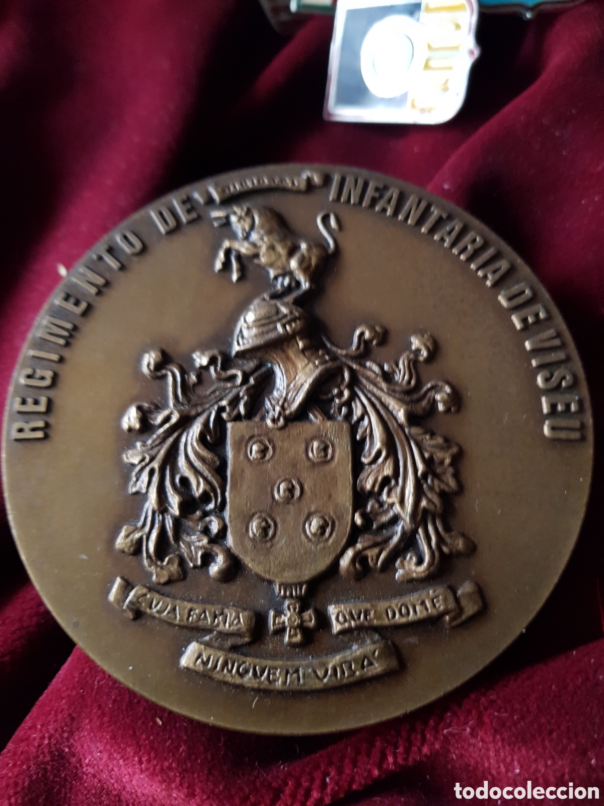 Antig&uuml;edades: ANTIGUO MEDALL&Oacute;N DE BRONCE DE REGIMIENTO INFANTER&Iacute;A VISEU