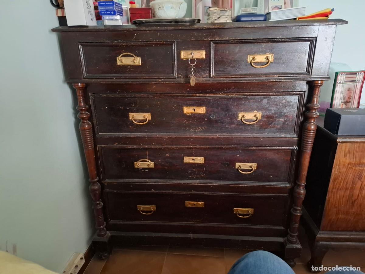 Antig&uuml;edades: Comoda de madera antigua - Foto 1