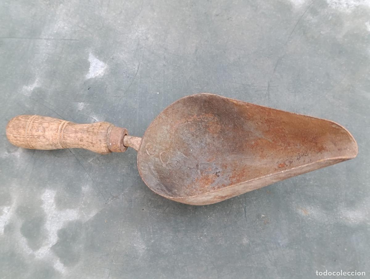 Antig&uuml;edades: Antiguo COGEDOR MANGO DE MADERA.Hierro forjado. - Foto 1