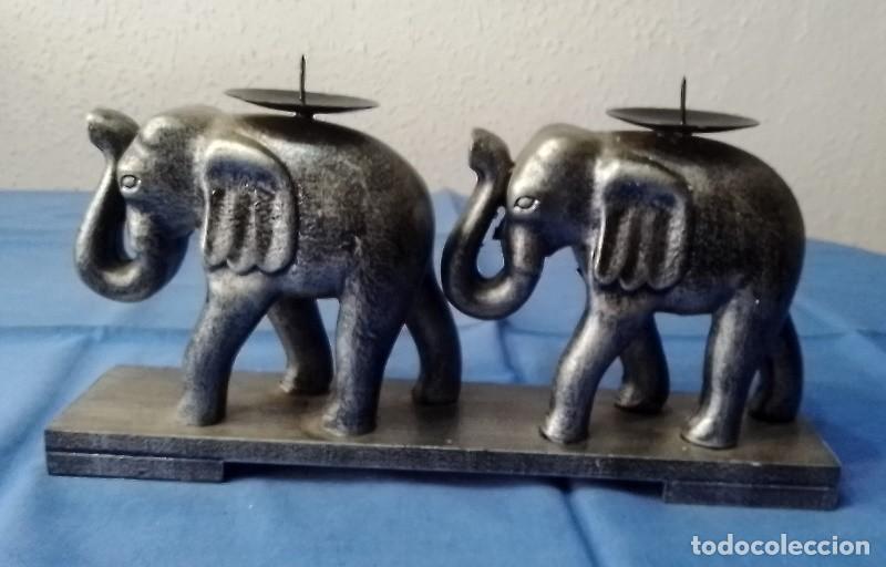 Antig&uuml;edades: porta velas elefantes madera - Foto 2