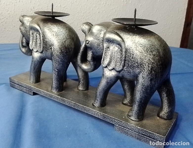 Antig&uuml;edades: porta velas elefantes madera - Foto 4