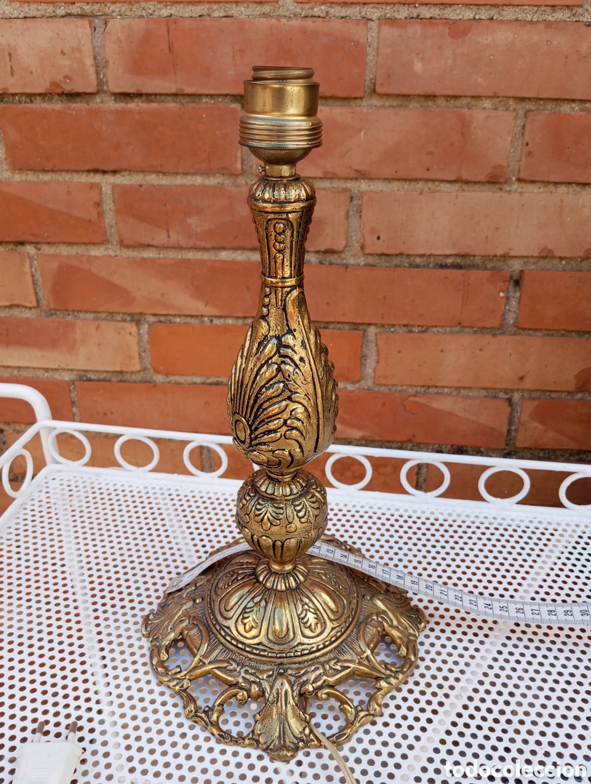 Antig&uuml;edades: Pi&eacute; de l&aacute;mpara de metal vintage - Foto 1