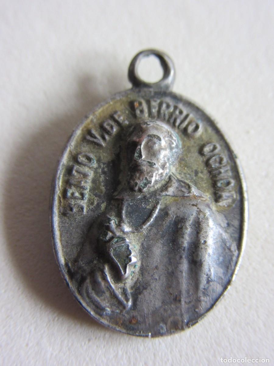 Antig&uuml;edades: 5 MEDALLAS CON RELIQUIA - Foto 12