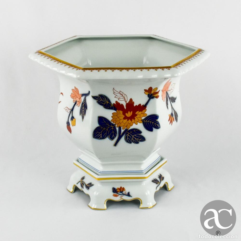 Antig&uuml;edades: Cachepot hexagonal com base, porcelana Vista Alegre, Decora&ccedil;&atilde;o Imari - Foto 1