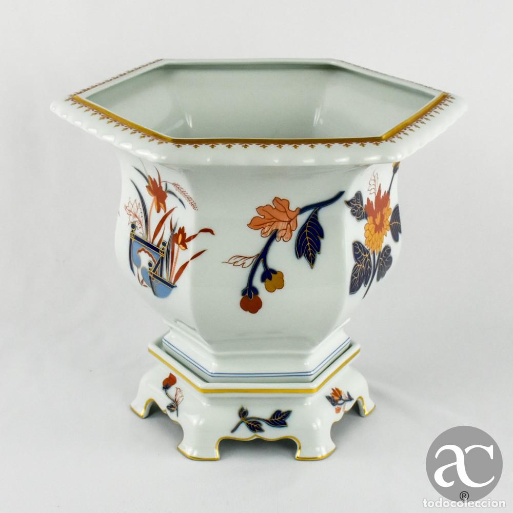 Antig&uuml;edades: Cachepot hexagonal com base, porcelana Vista Alegre, Decora&ccedil;&atilde;o Imari - Foto 2