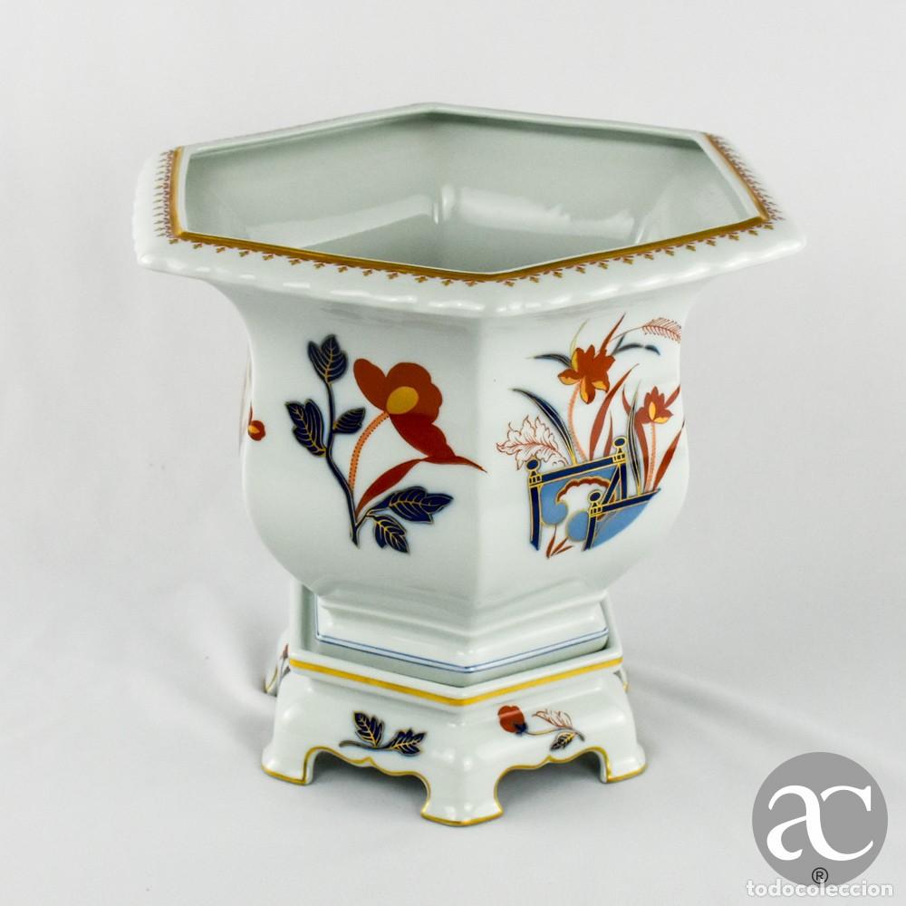 Antig&uuml;edades: Cachepot hexagonal com base, porcelana Vista Alegre, Decora&ccedil;&atilde;o Imari - Foto 3