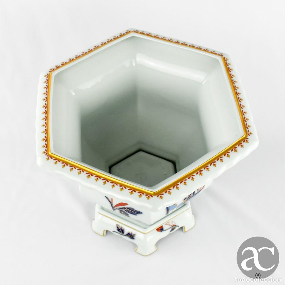 Antig&uuml;edades: Cachepot hexagonal com base, porcelana Vista Alegre, Decora&ccedil;&atilde;o Imari - Foto 4