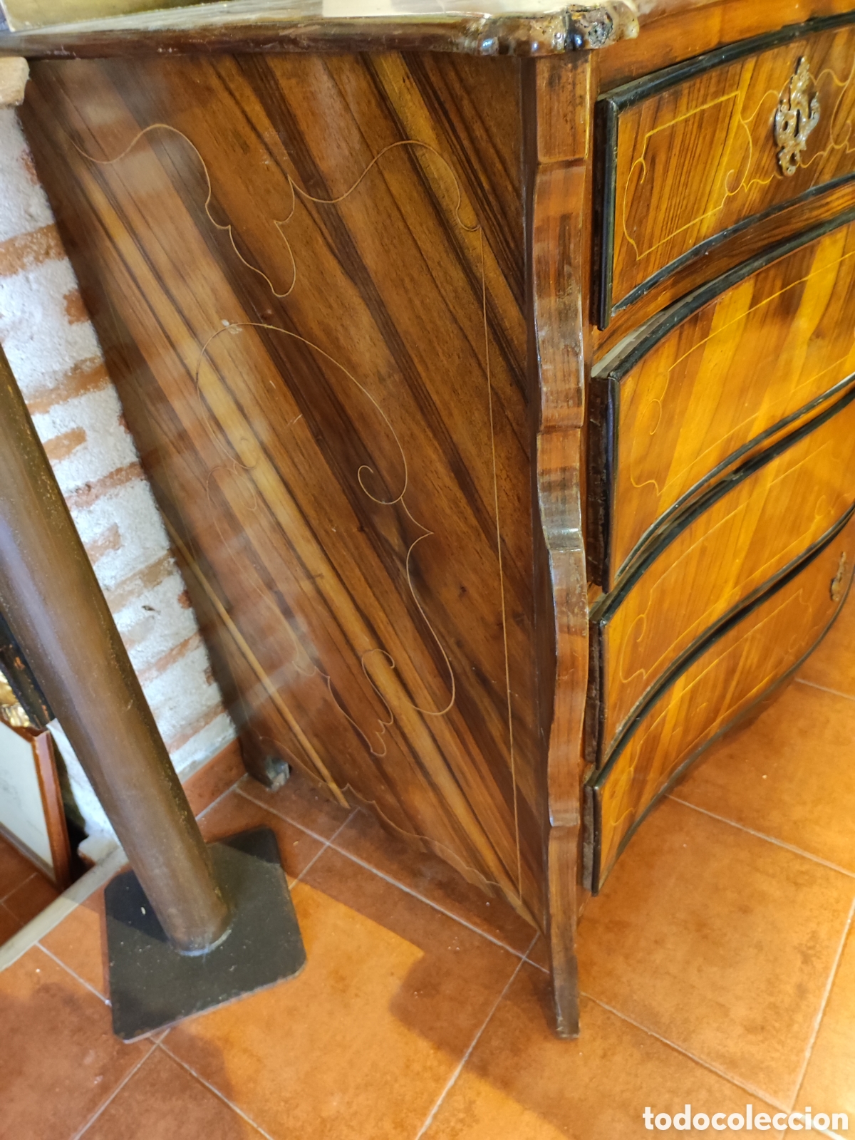 Antig&uuml;edades: C&oacute;moda de formas siglo XVIII - Foto 3