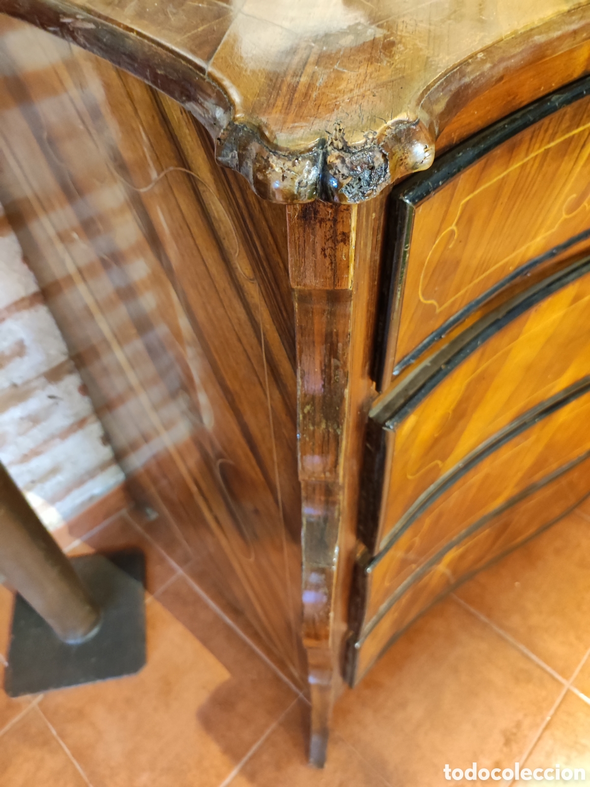 Antig&uuml;edades: C&oacute;moda de formas siglo XVIII - Foto 4