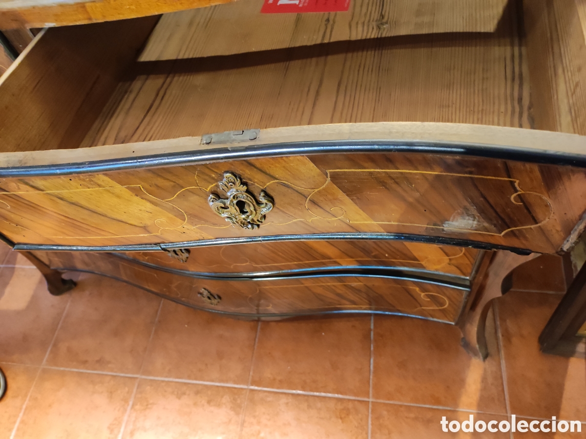Antig&uuml;edades: C&oacute;moda de formas siglo XVIII - Foto 6