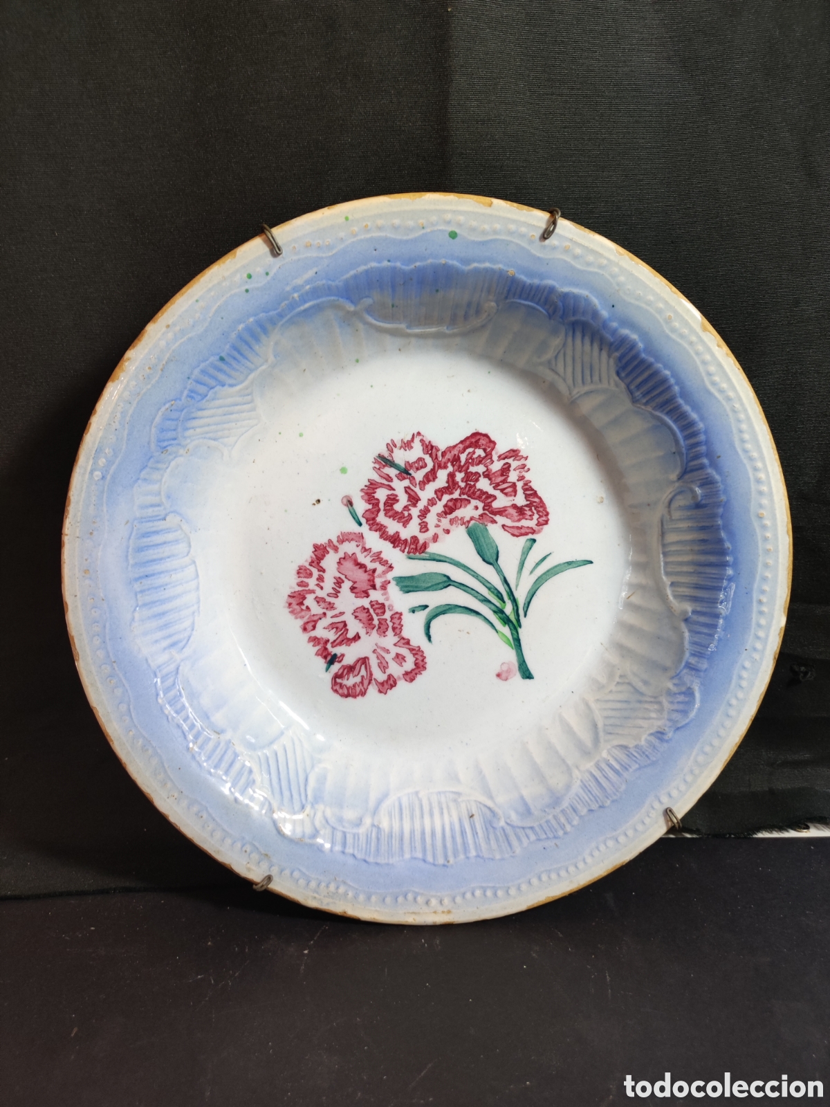 Antig&uuml;edades: Plato decorado antiguo con claveles - Foto 1