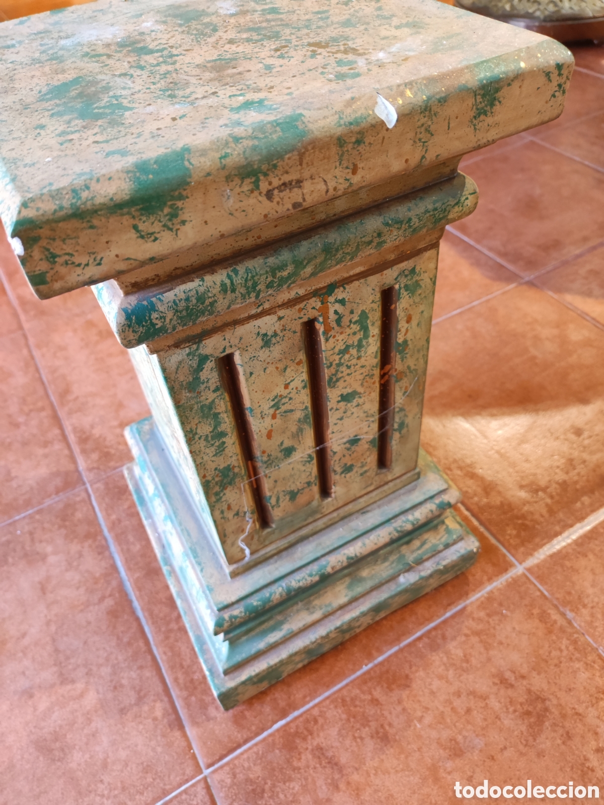 Antig&uuml;edades: Peana de estuco decorada - Foto 2