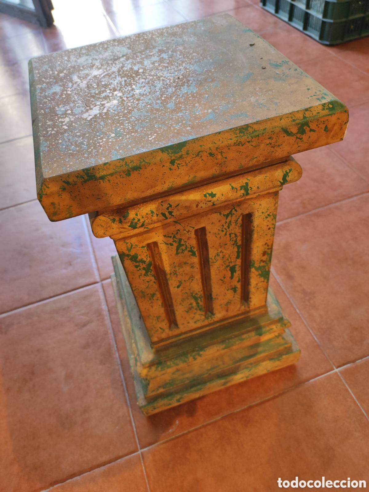 Antig&uuml;edades: Peana de estuco decorada - Foto 3