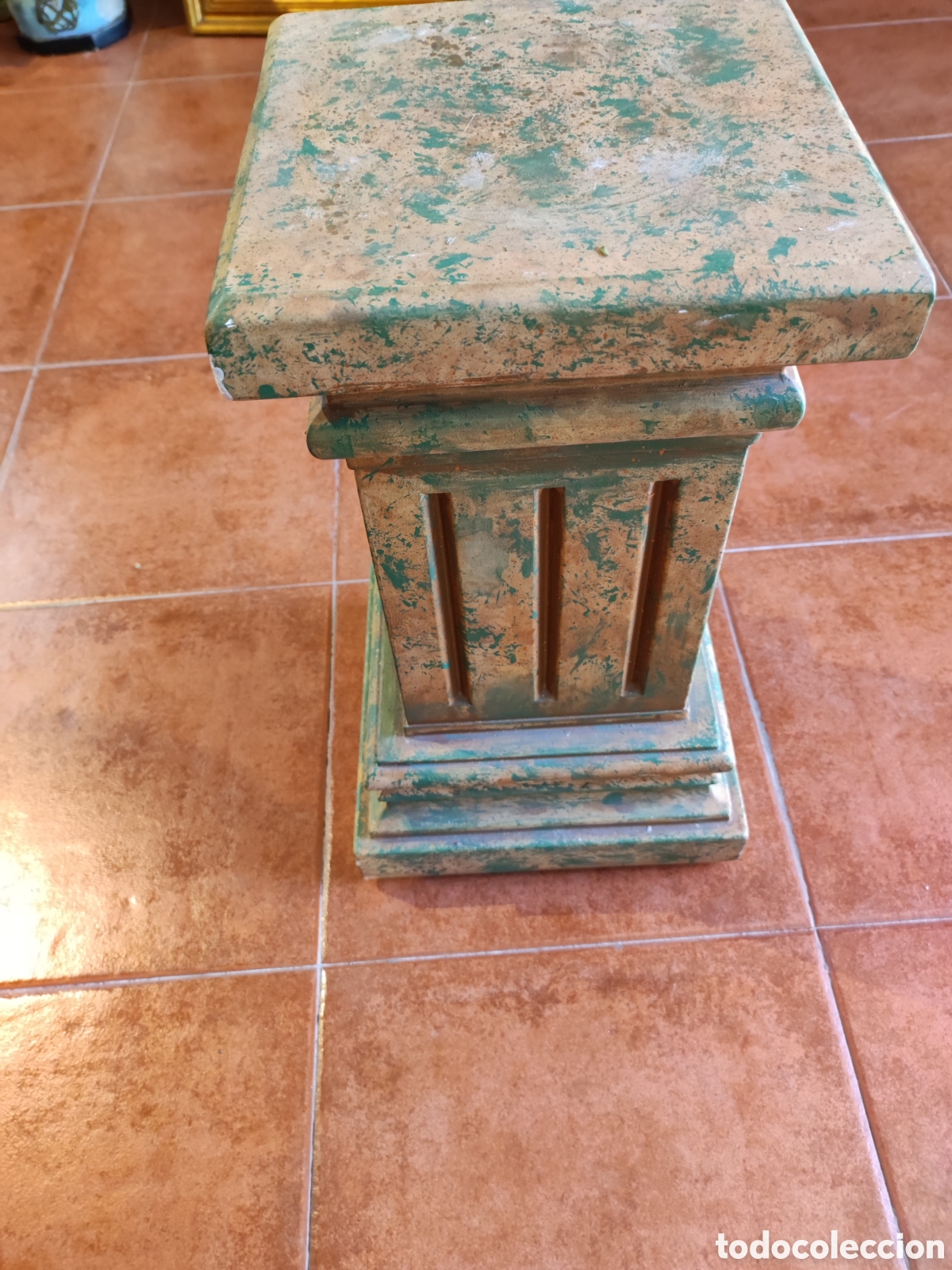 Antig&uuml;edades: Peana de estuco decorada - Foto 4