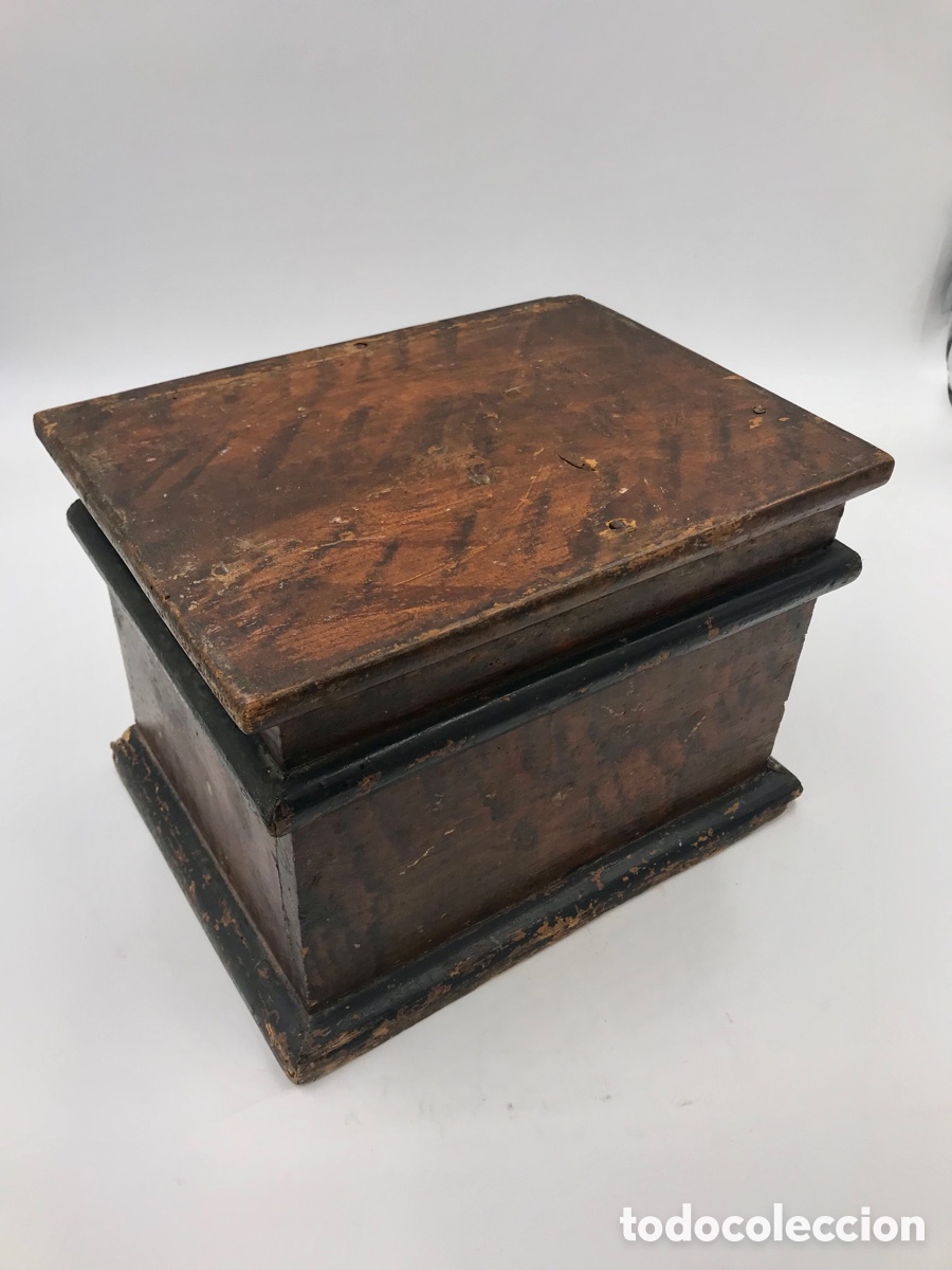 Antig&uuml;edades: Peana antigua de madera. - Foto 1