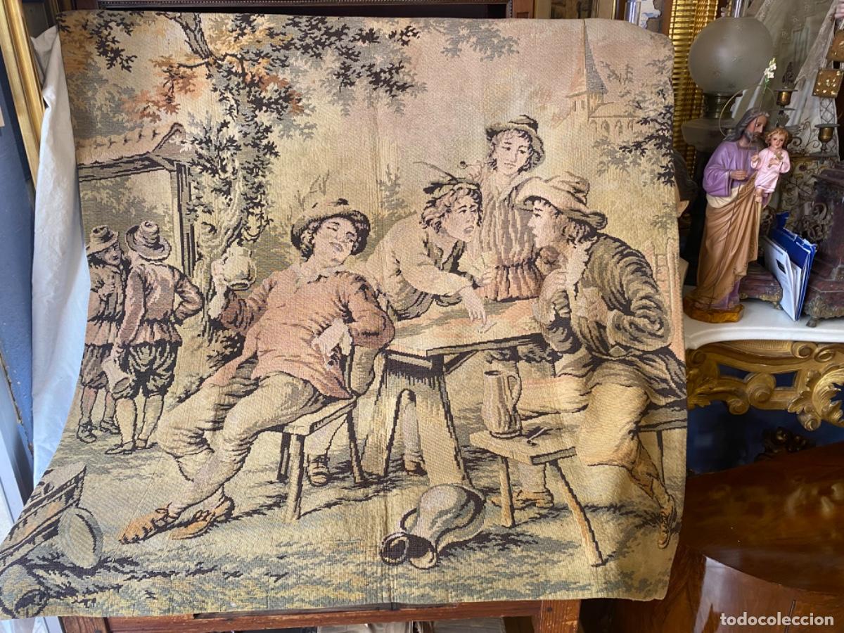 Antig&uuml;edades: GRAN TAPIZ ANTIGUO CON ESCENA DE TABERNA. - Foto 1