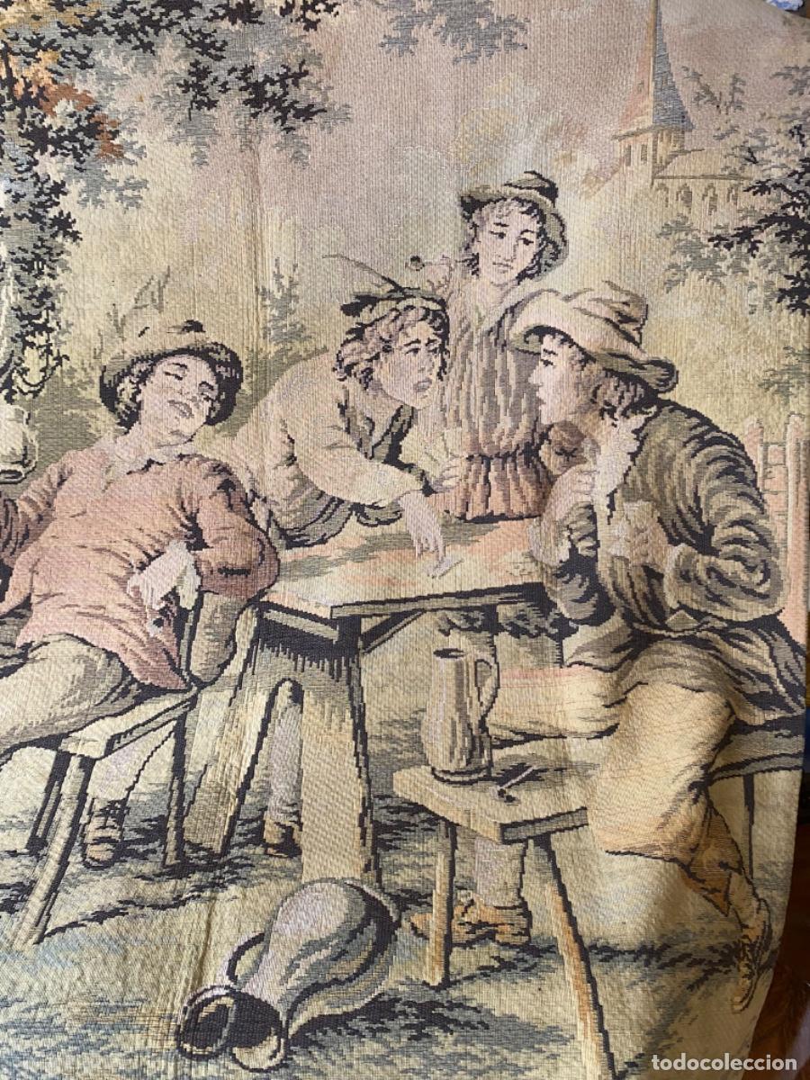 Antig&uuml;edades: GRAN TAPIZ ANTIGUO CON ESCENA DE TABERNA. - Foto 2