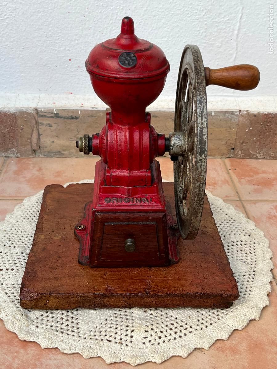 Antig&uuml;edades: Molinillo de caf&eacute; MJF, fabricado en Cornell&aacute; de Llobregat (Barcelona), A&ntilde;os 1920-30.