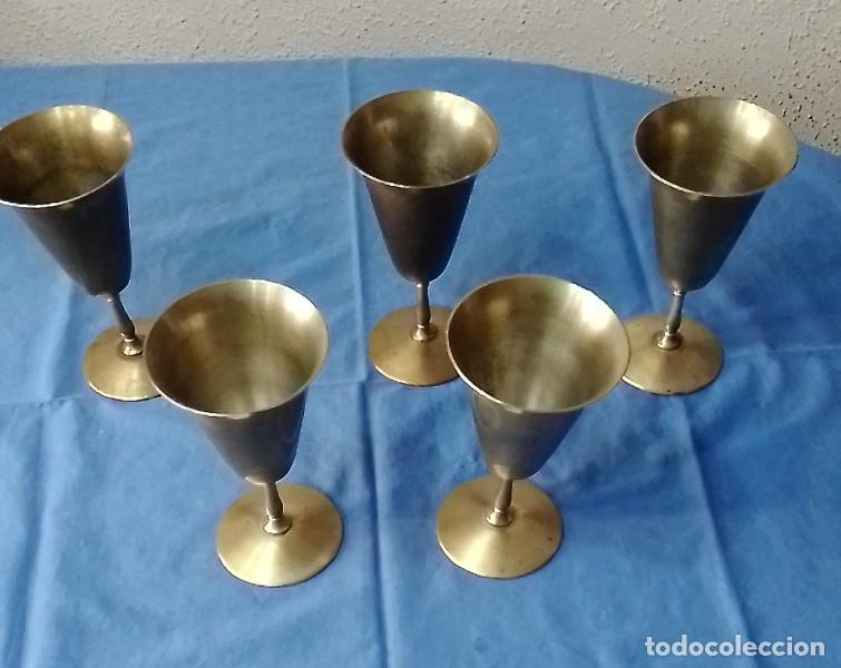 Antig&uuml;edades: cinco copas de bronce - Foto 2