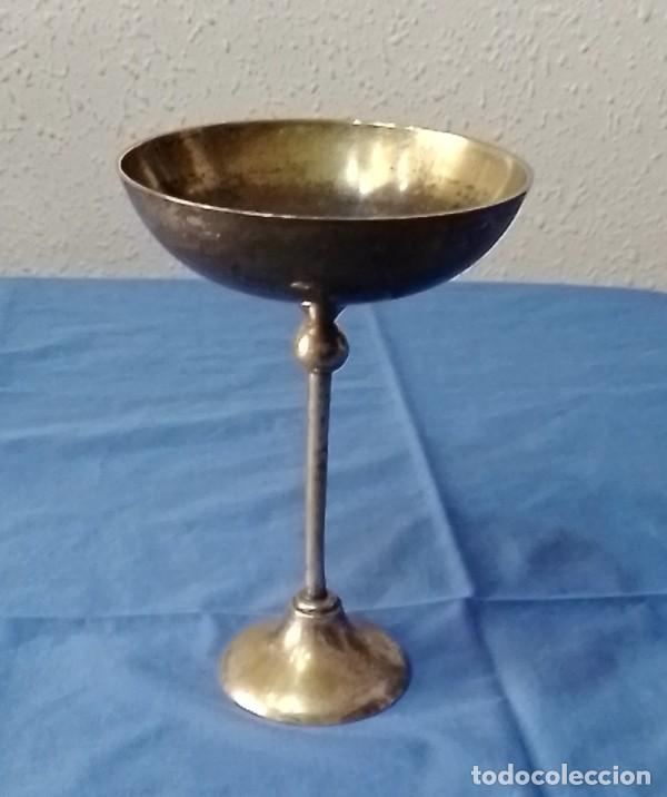 Antig&uuml;edades: antigua copa c&aacute;liz de bronce - Foto 2