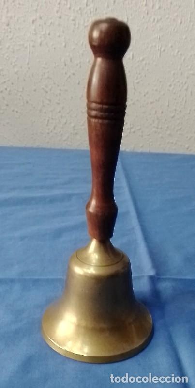 Antig&uuml;edades: antigua campanilla religiosa de bronce - Foto 2