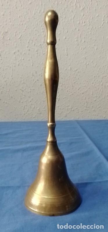 Antig&uuml;edades: antigua campanilla religiosa de bronce - Foto 1