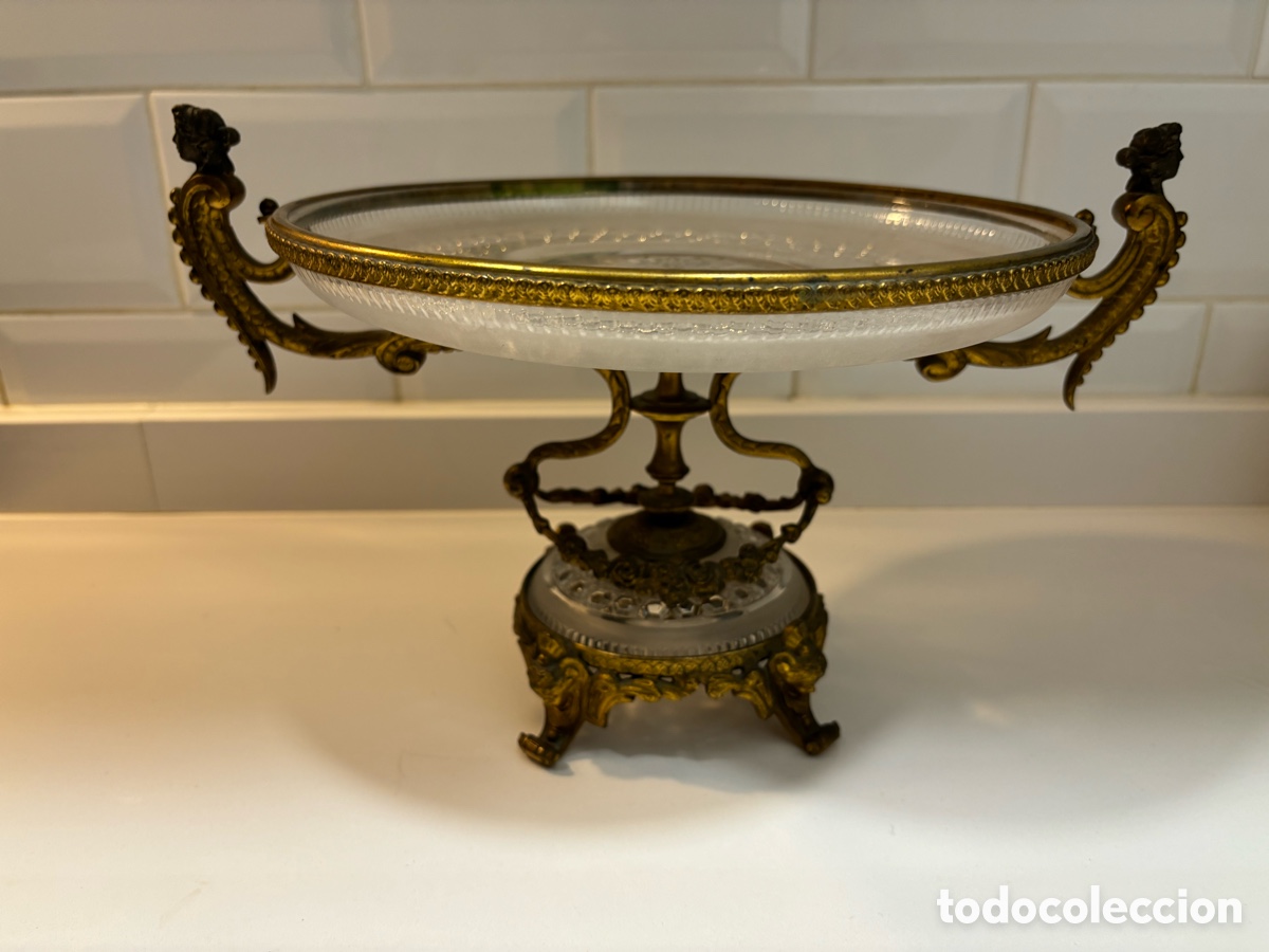 Antig&uuml;edades: Antiguo frutero centro de mesa de bronce estilo imperio - Foto 1