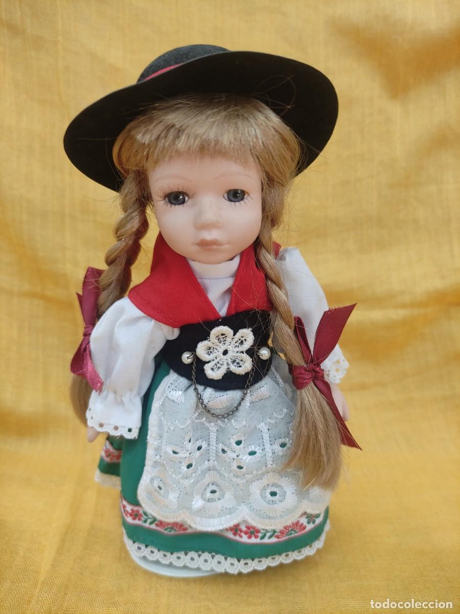 Antig&uuml;edades: MU&Ntilde;ECA REGIONAL AUSTRIA PORCELANA. . - Foto 1