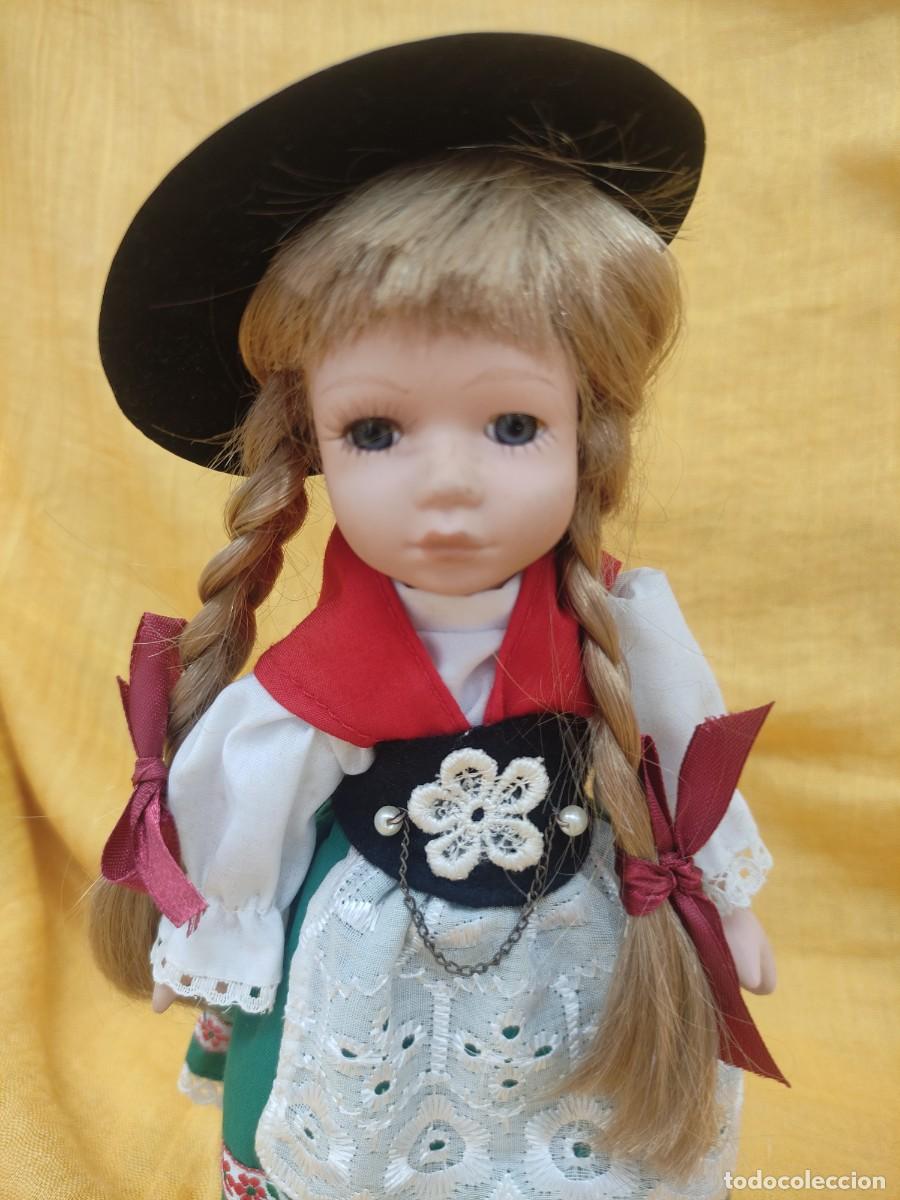 Antig&uuml;edades: MU&Ntilde;ECA REGIONAL AUSTRIA PORCELANA. . - Foto 3