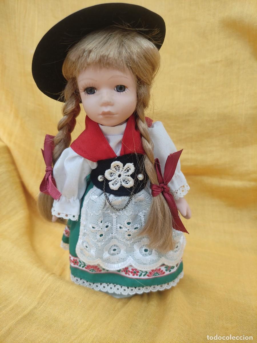 Antig&uuml;edades: MU&Ntilde;ECA REGIONAL AUSTRIA PORCELANA. . - Foto 4