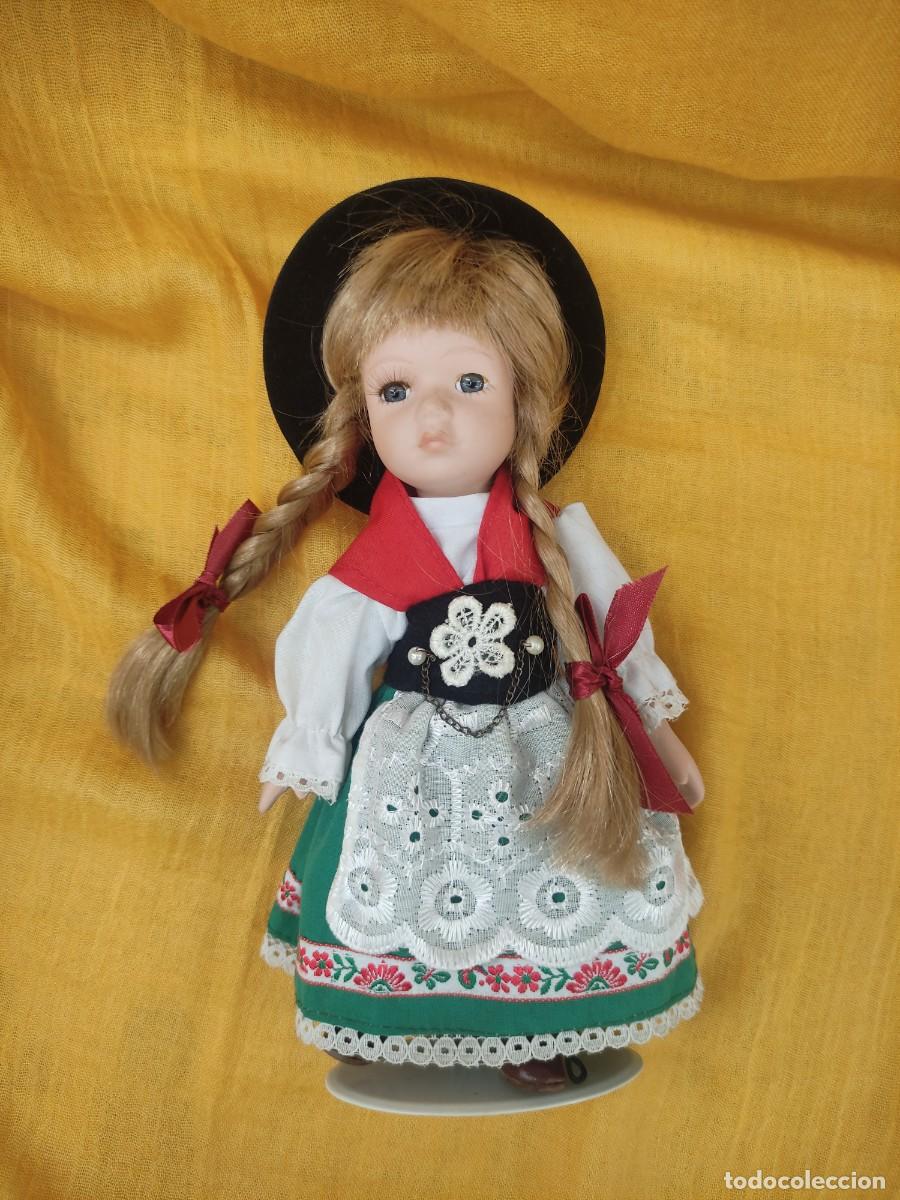Antig&uuml;edades: MU&Ntilde;ECA REGIONAL AUSTRIA PORCELANA. . - Foto 5