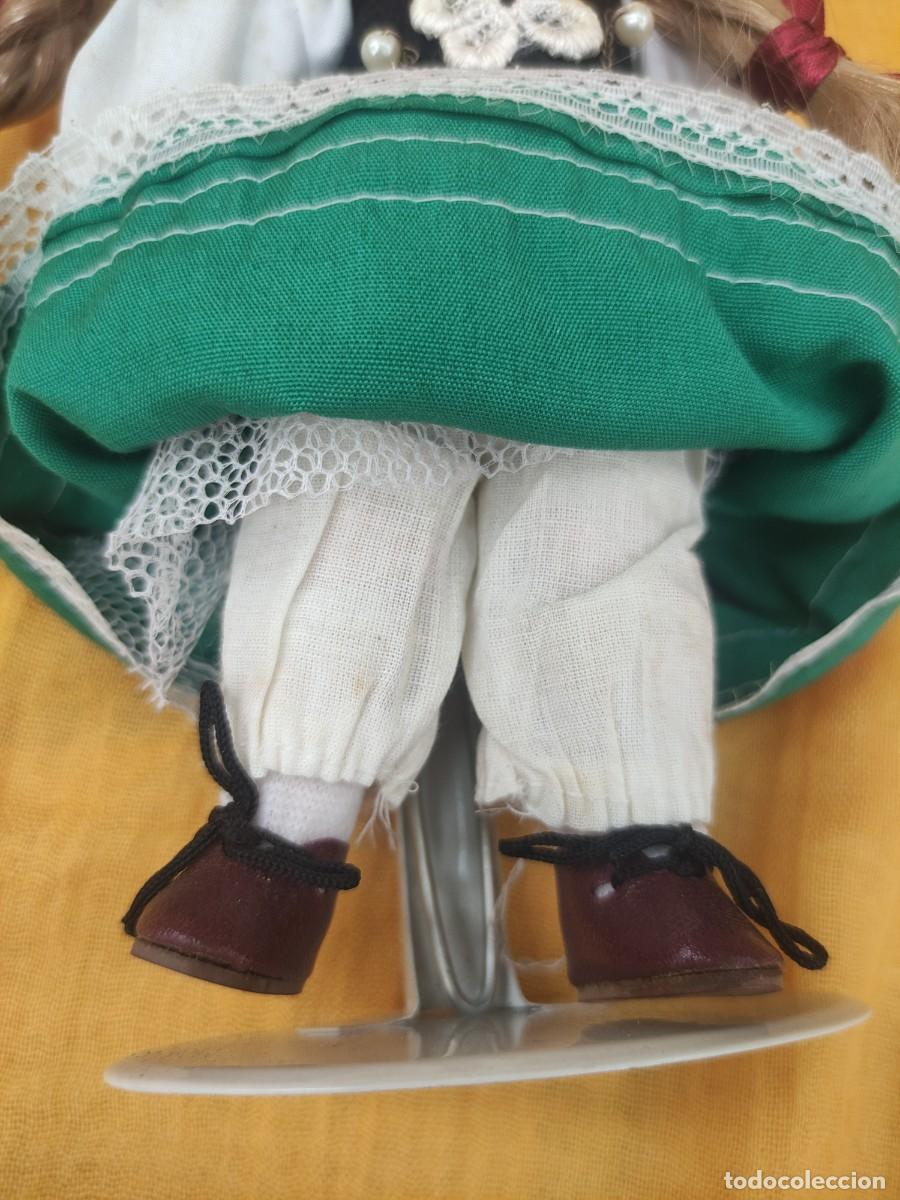 Antig&uuml;edades: MU&Ntilde;ECA REGIONAL AUSTRIA PORCELANA. . - Foto 6