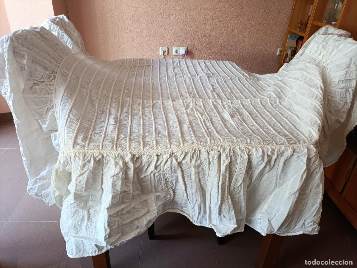 Antig&uuml;edades: Colcha de novia realizada a mano - Foto 1
