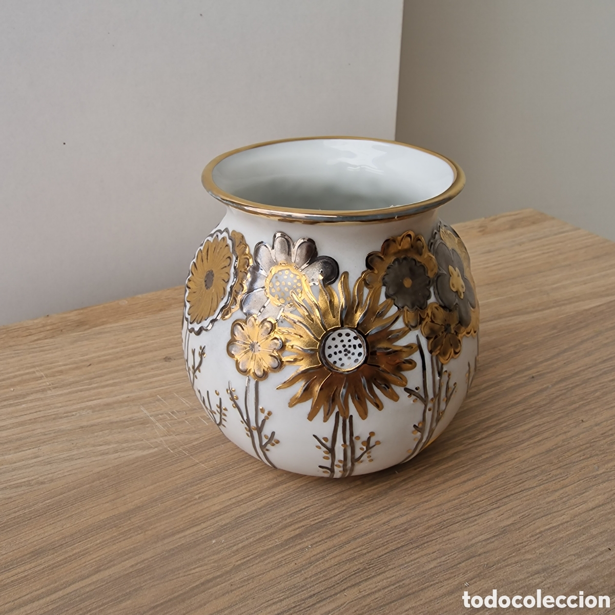 Antig&uuml;edades: Peque&ntilde;o jarr&oacute;n de porcelana - Foto 1