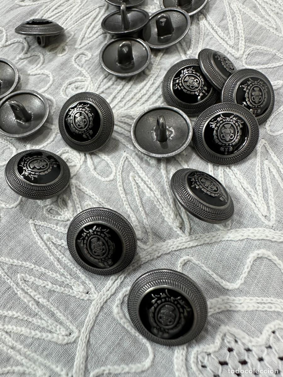 Antig&uuml;edades: Bot&oacute;n negro y plateado - Foto 1