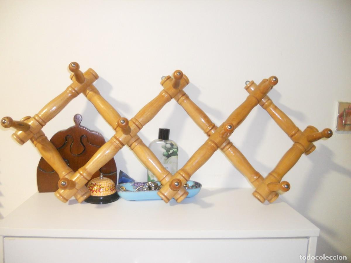 Antig&uuml;edades: ANTIGUO PERCHA COLGADOR DE MADERA - Foto 2