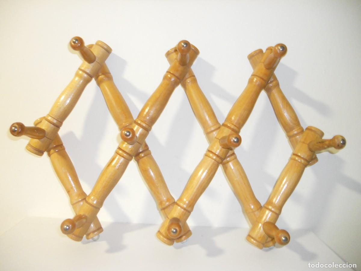 Antig&uuml;edades: ANTIGUO PERCHA COLGADOR DE MADERA - Foto 4