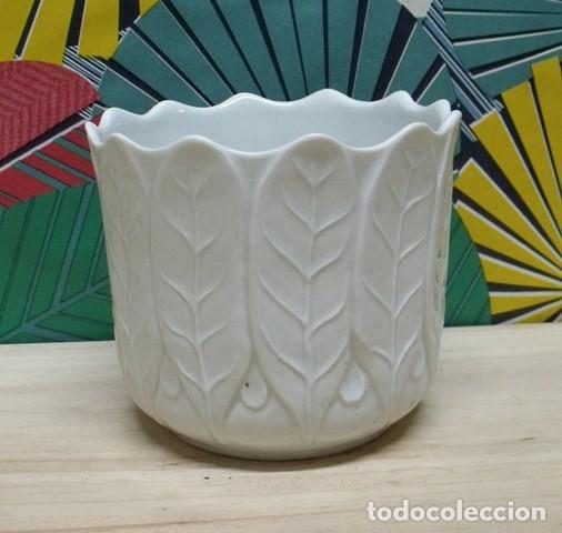 Antig&uuml;edades: Macetero Florero Centro Mesa Porcelana - Hojas Relieve - Foto 1