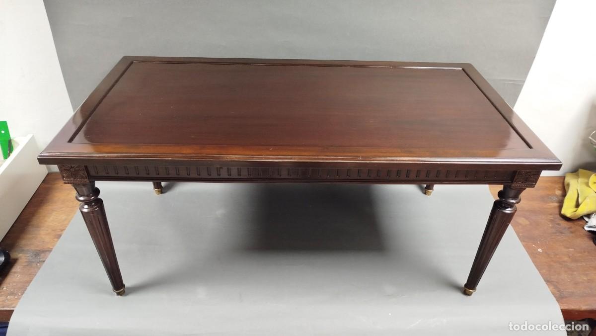 Antig&uuml;edades: MESA DE CENTRO DE MADERA DE HAYA Y ADORNOS DE BRONCE - Foto 2