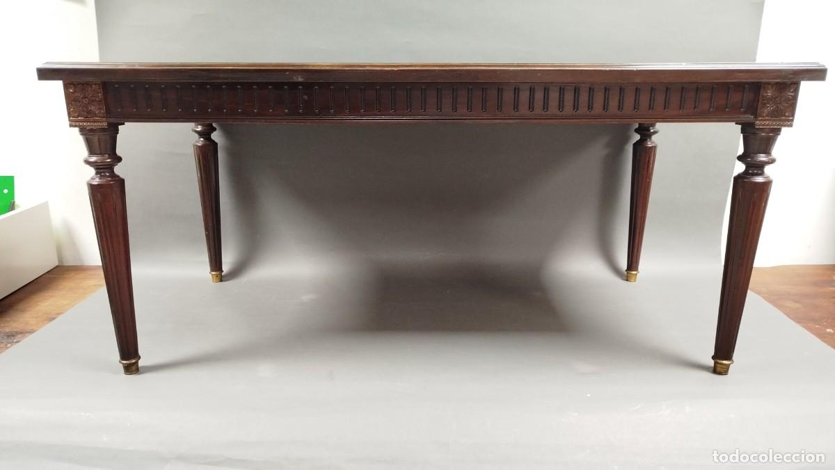 Antig&uuml;edades: MESA DE CENTRO DE MADERA DE HAYA Y ADORNOS DE BRONCE - Foto 3