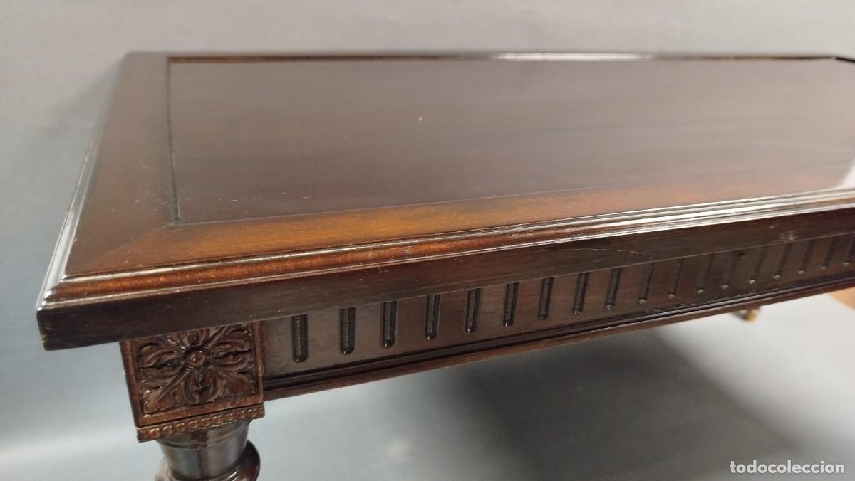Antig&uuml;edades: MESA DE CENTRO DE MADERA DE HAYA Y ADORNOS DE BRONCE - Foto 5