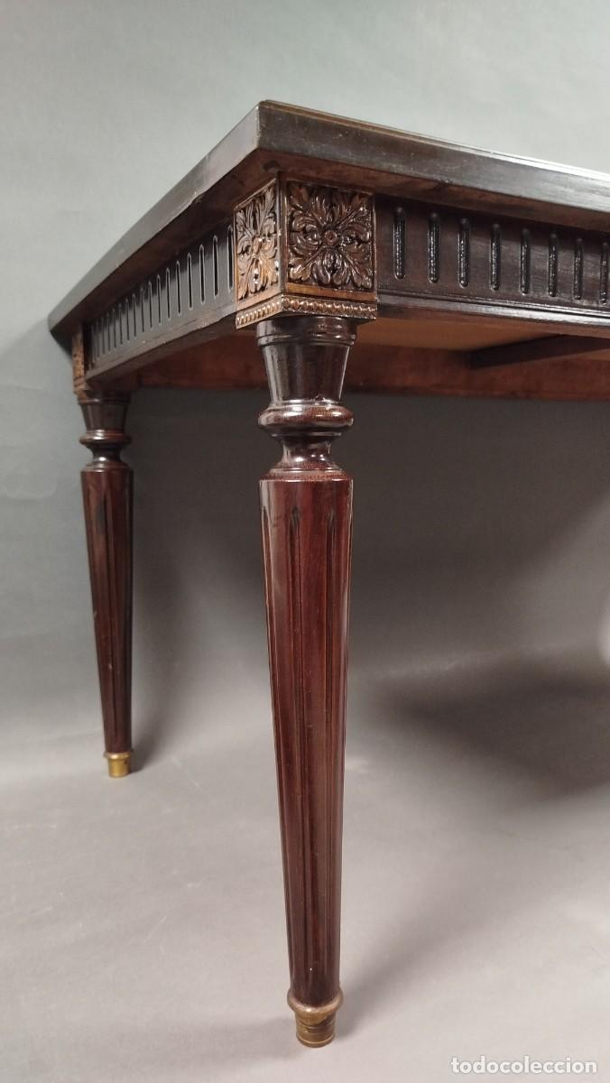 Antig&uuml;edades: MESA DE CENTRO DE MADERA DE HAYA Y ADORNOS DE BRONCE - Foto 11