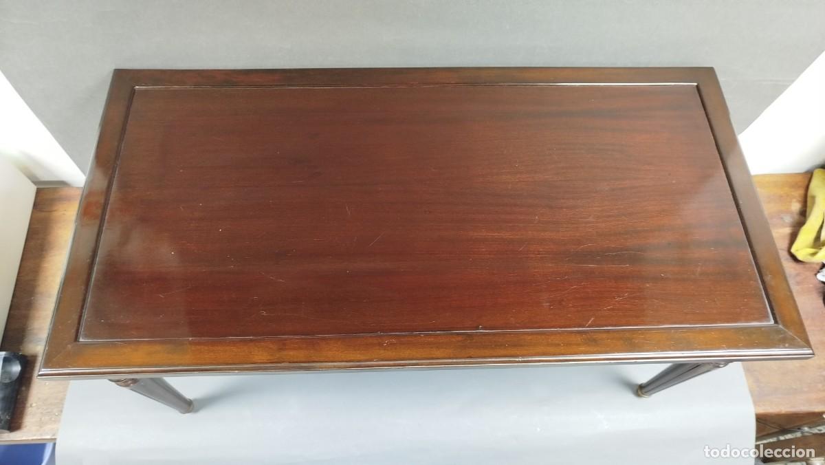 Antig&uuml;edades: MESA DE CENTRO DE MADERA DE HAYA Y ADORNOS DE BRONCE - Foto 13