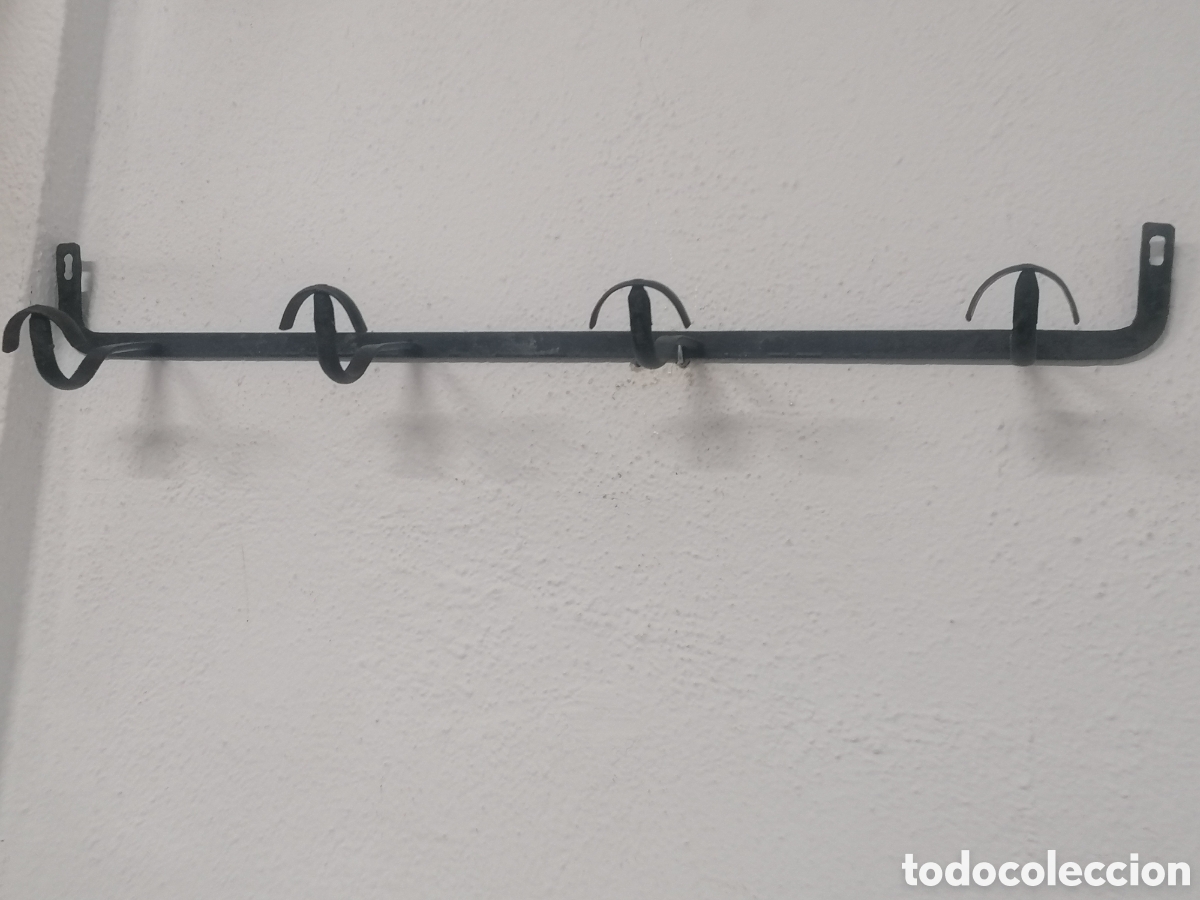 Antig&uuml;edades: Perchero de pared de forja antiguo - Foto 2
