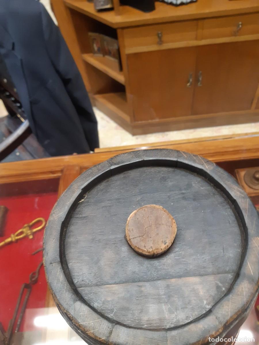 Antig&uuml;edades: RECIPIENTE DE MADERA Y LATON CON GRIFO - Foto 5