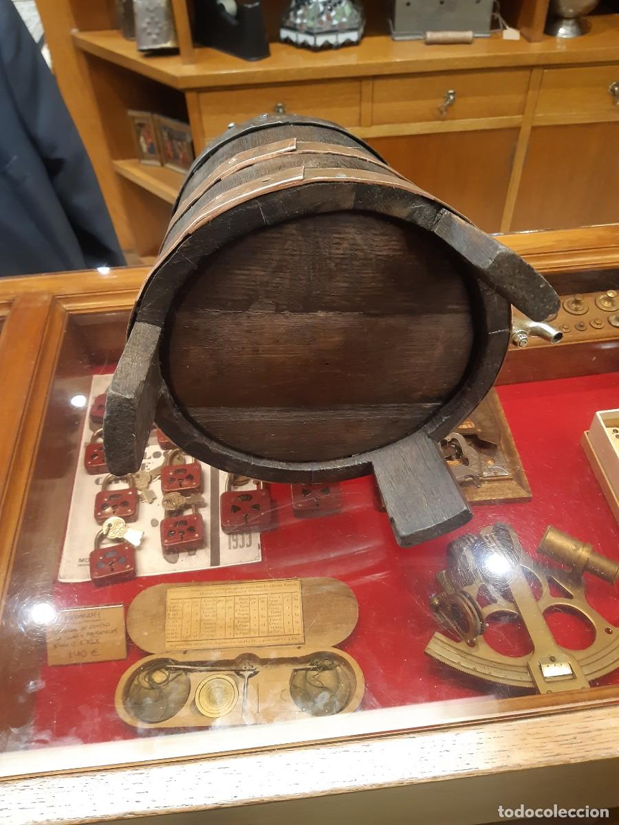 Antig&uuml;edades: RECIPIENTE DE MADERA Y LATON CON GRIFO - Foto 6