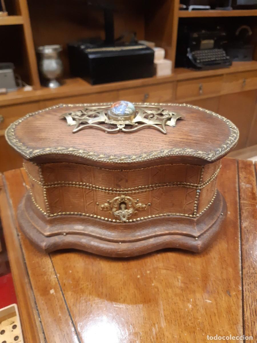 Antig&uuml;edades: JOYERO ELEGANTE CON LLAVE - Foto 1