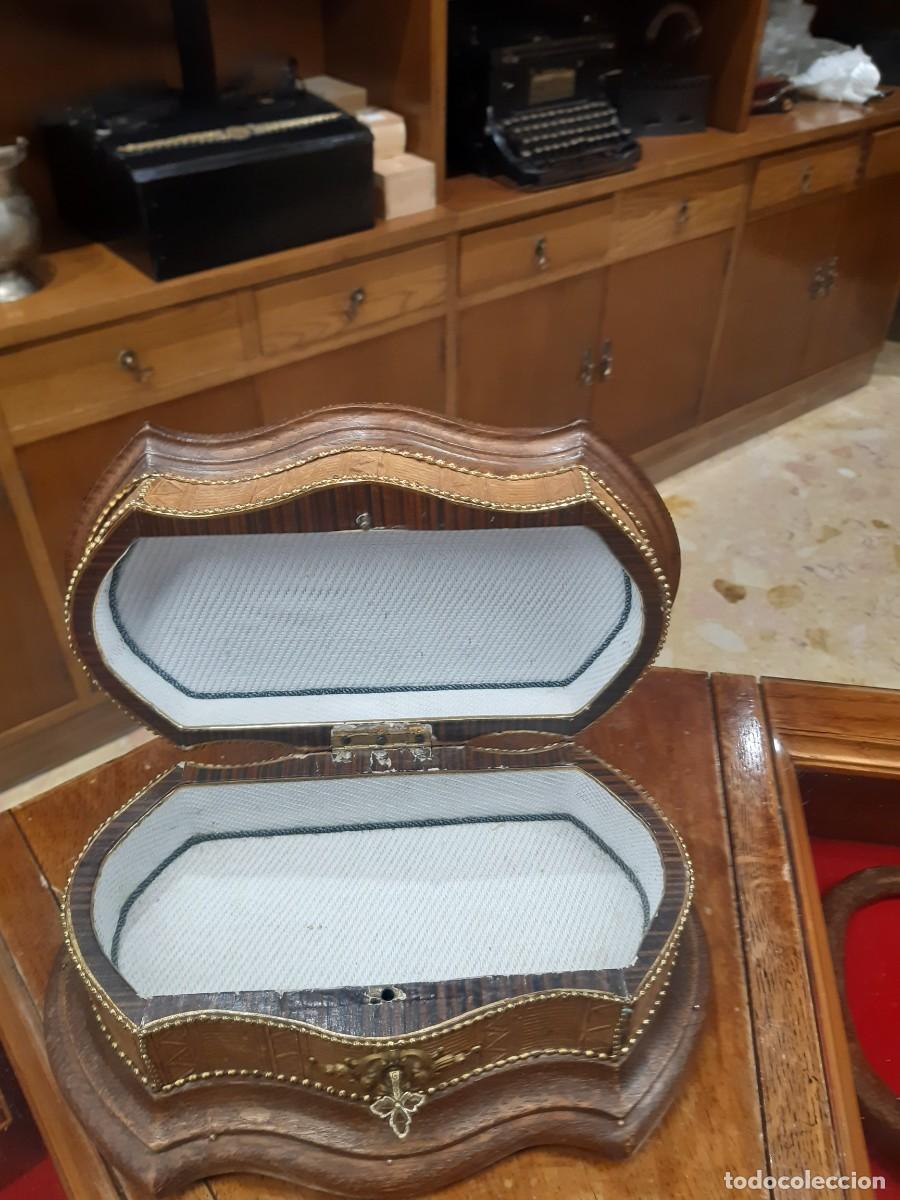 Antig&uuml;edades: JOYERO ELEGANTE CON LLAVE - Foto 3